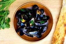 Steamed Mussels With Garlic and Parsley